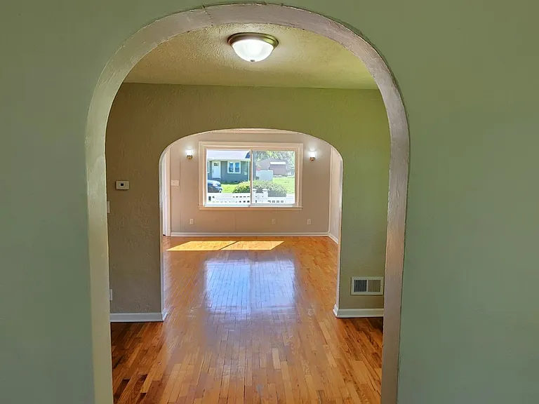 308 Main St — Photo 8