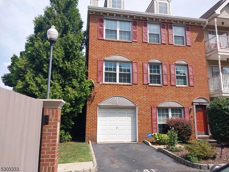 1st image of 9 Krueger Ct