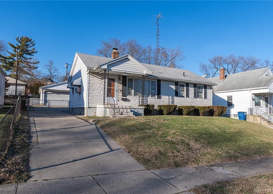 1st image of 221 E Parkwood Dr