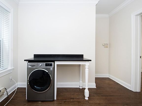 4th image of 3821-23 N Greenview Ave #3823-1E