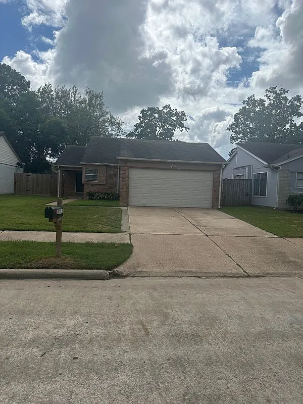 3 bed, 2.0 bath, 1264 sqft, $1,790 — Photo 3