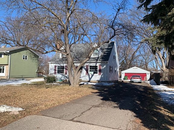 2nd image of 1379 Roselawn Ave W