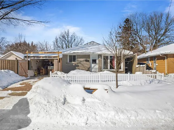 52 Ruby St, Kitchener, ON N2M 3E3