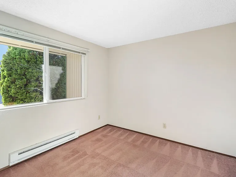 Idylewood Apartments — Photo 21