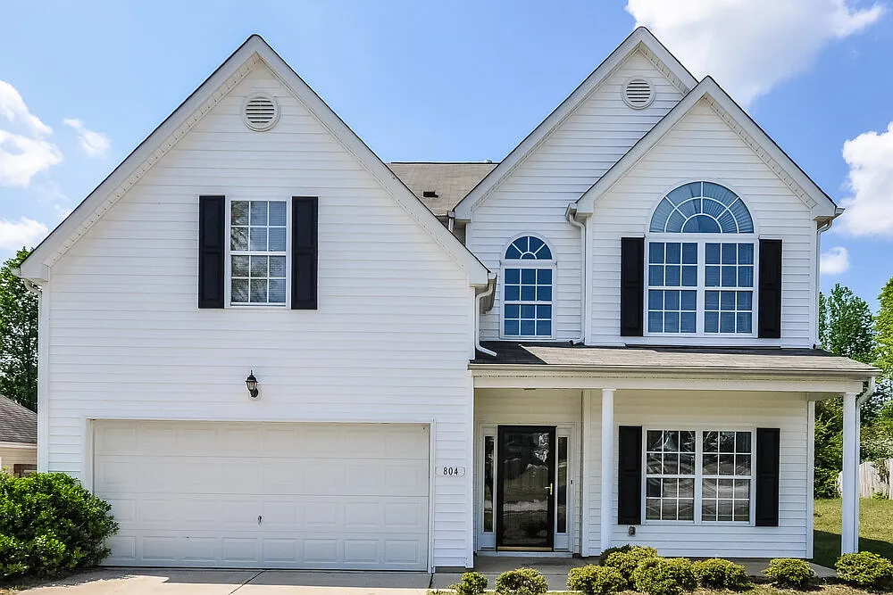 4 bed, 2.5 bath, 2881 sqft, $2,370 — Photo 1