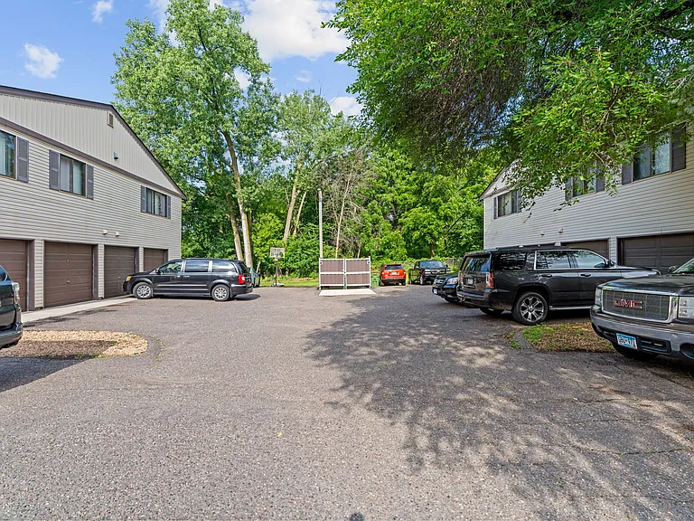 Griffin Court Apartments — Photo 1