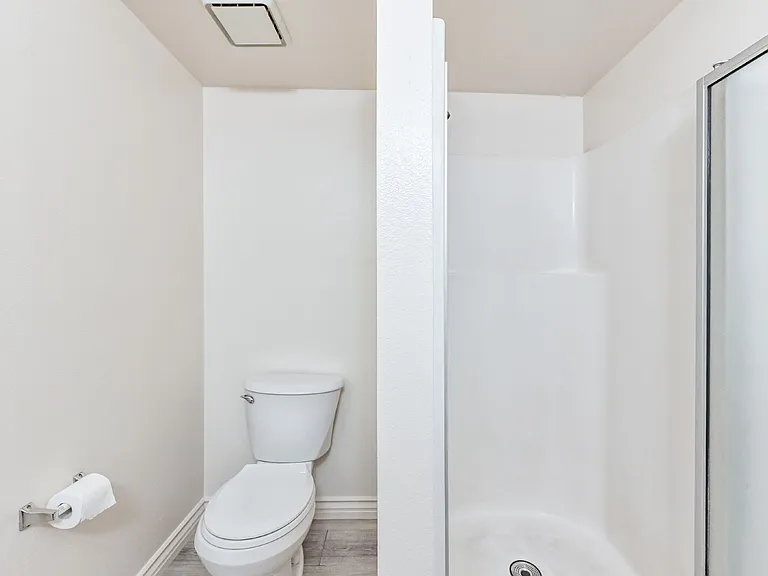 1021 W Perdew Ave — Photo 16