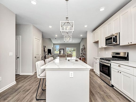 5th image of 5011 Garden Grove Ln
