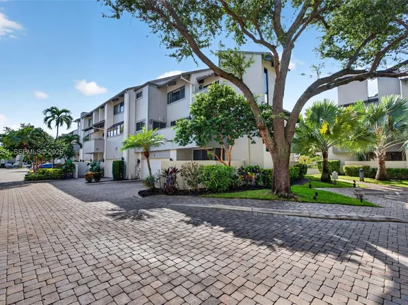 8 Portside Dr #8A, Fort Lauderdale, FL 33316