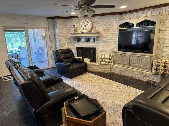 4th image of 3815 N Timberline Dr