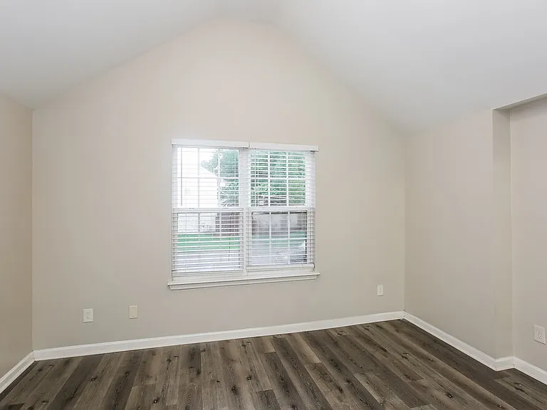 7124 Fox Point Dr — Photo 14