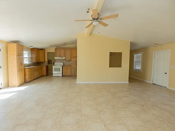 3 bed 2 bath — Photo 2