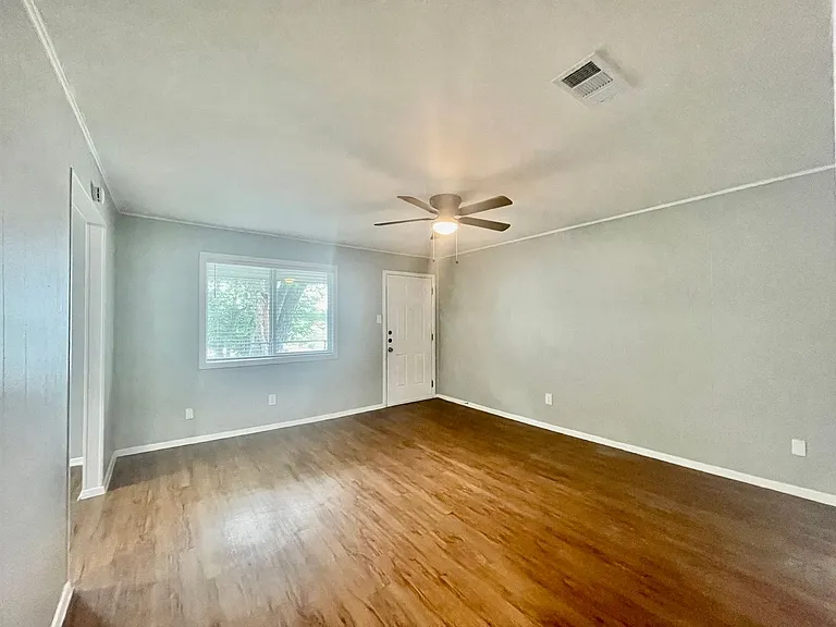 Sundance Apartments — Photo 31