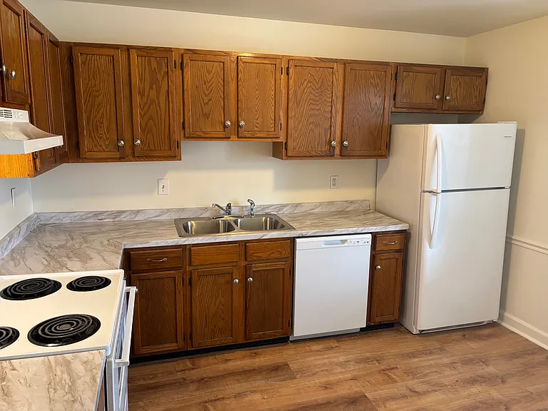 856 Woodcrest Dr — Photo 8