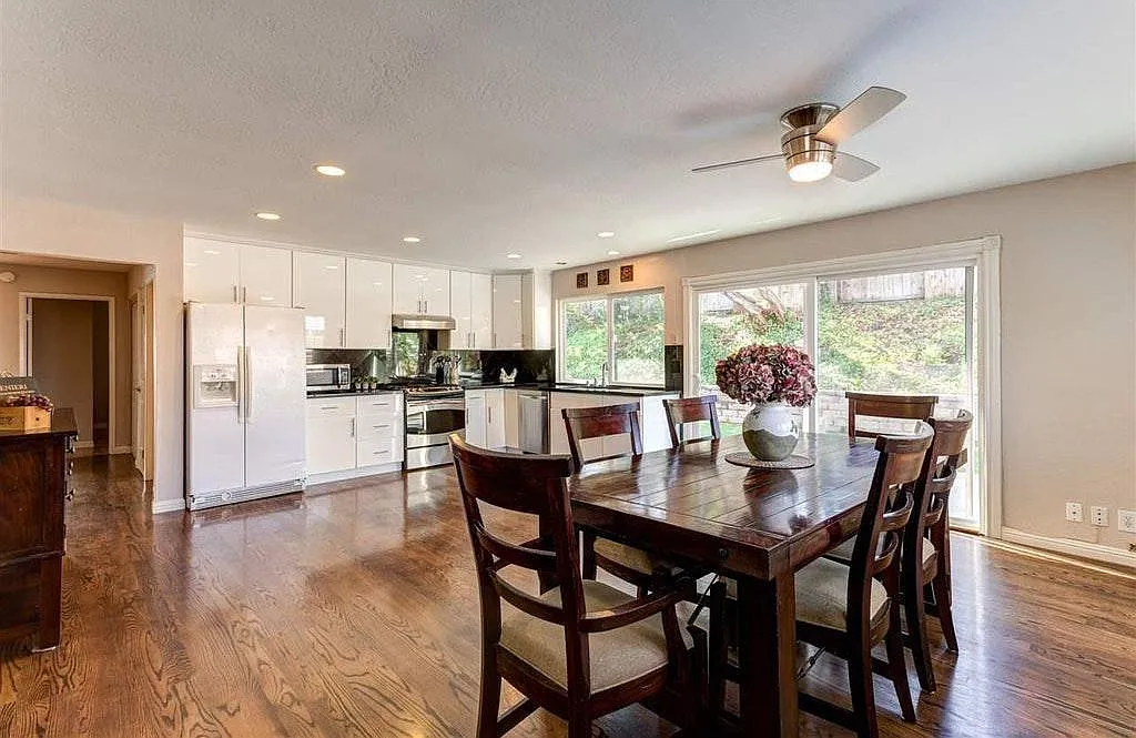 3 bed, 1466 sqft, $3,995 — Photo 2