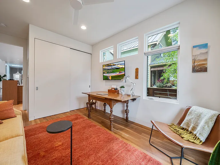 923 NW Albany Ave — Photo 30