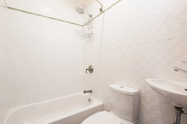 Rented by Capri Jet Realty Corp | media 2