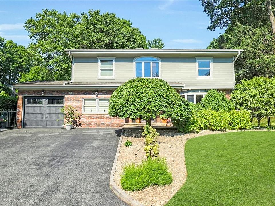 1st image of 11 Chalmers Boulevard