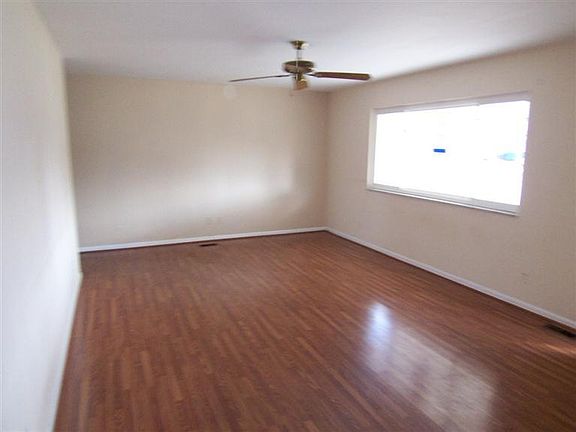 4th image of 5915 Deerfield St