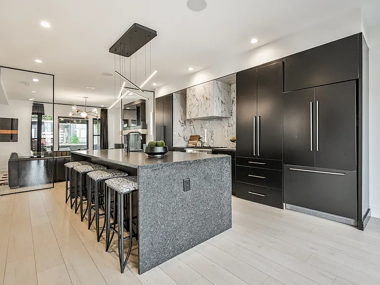 2058 Carrollton Ave — Photo 15