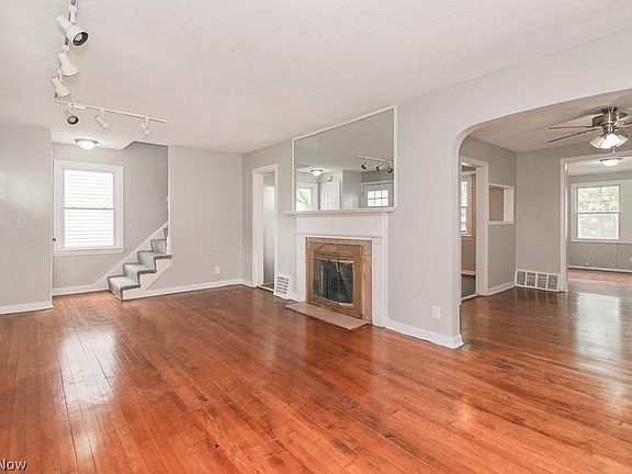 4th image of 17611 Walden Ave