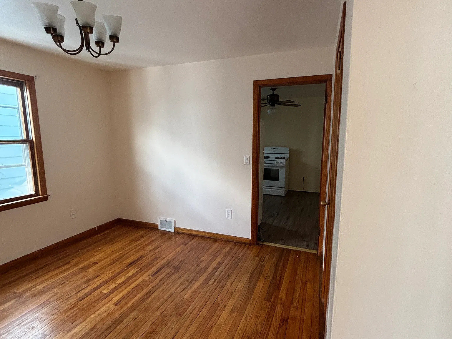 2 bed, 1350 sqft, $1,450 — Photo 4