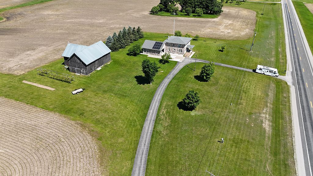 8646 M 65 N - Property Image