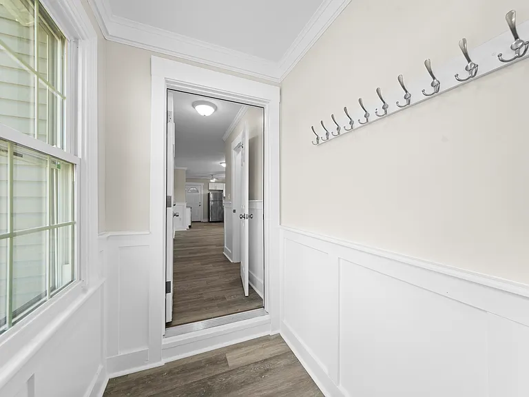 70 Lambert St — Photo 36
