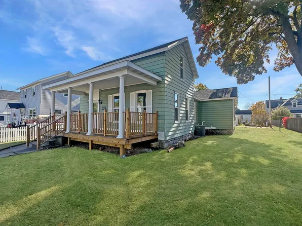 1437 Sherman St, Marinette, WI 54143