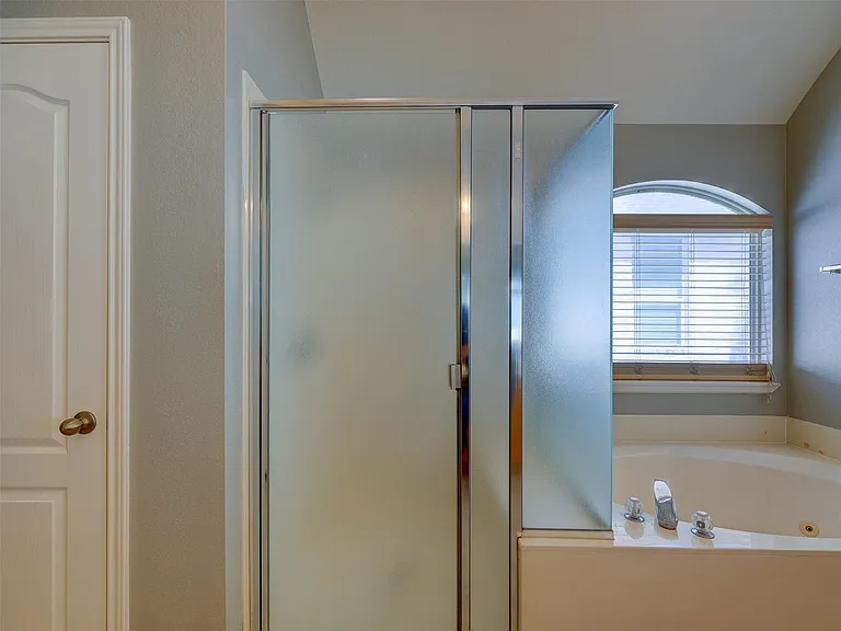1554 Homewood Cir — Photo 35