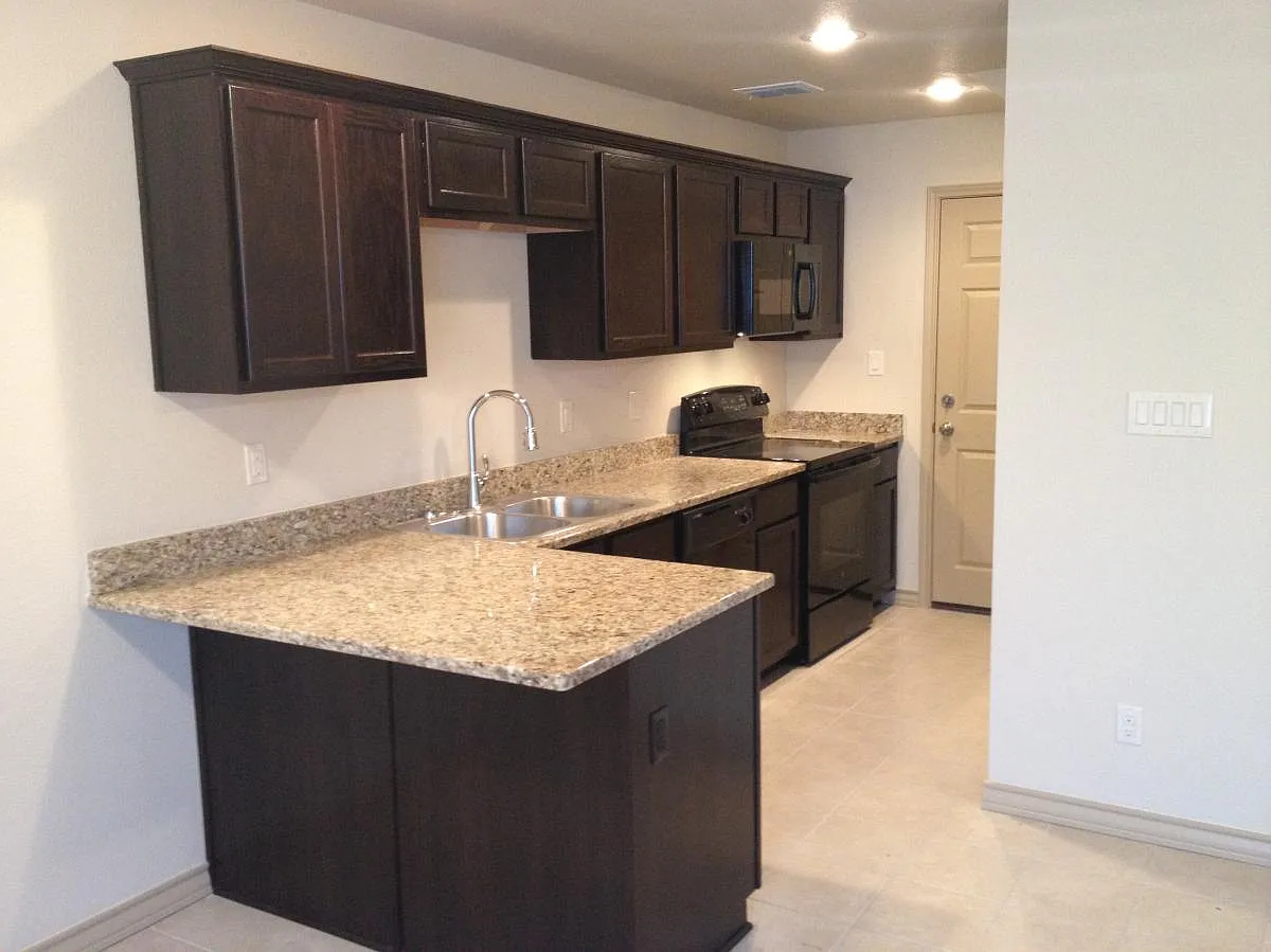 3 bed, 1280 sqft, $1,525 — Photo 3