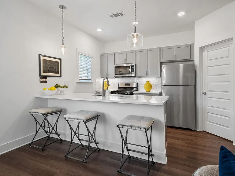 4107 Prentice St — Photo 8