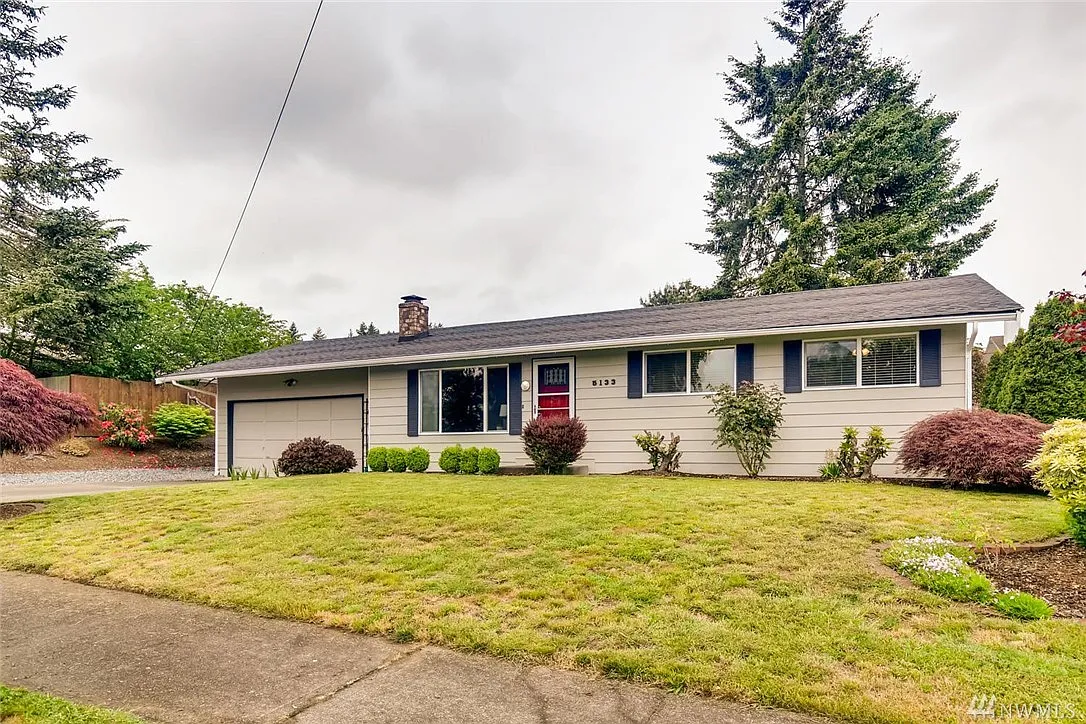 5133 Beverly Ave NE photo 1
