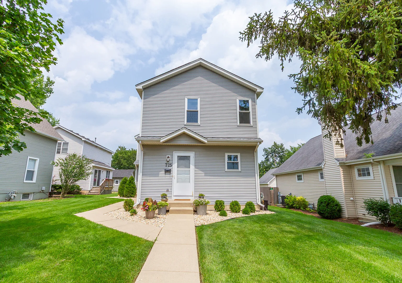 3 bed, 1.5 bath, 1200 sqft, $2,900 — Photo 1