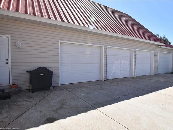 2nd image of 4150 Lakeview Dr