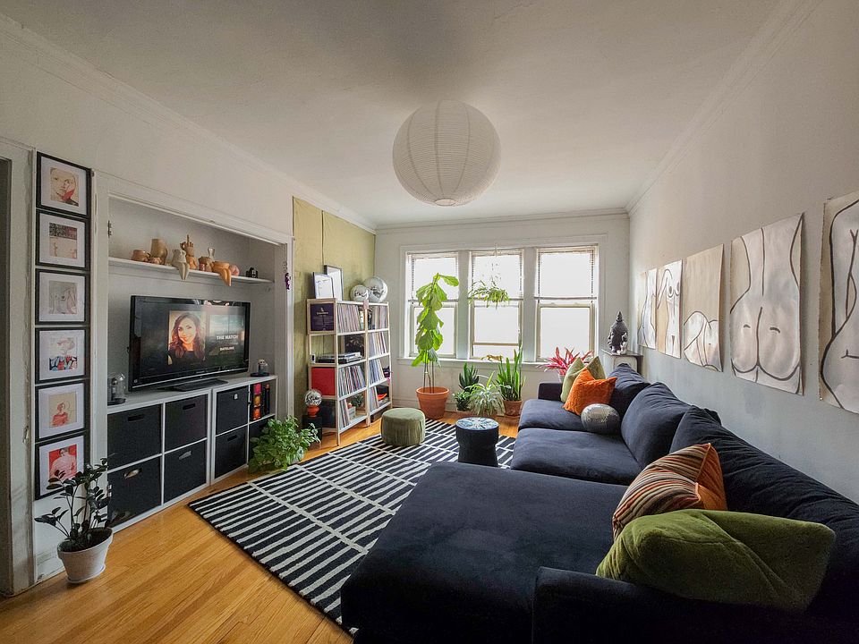 1st image of 4501 1/2 N Greenview Ave #3E