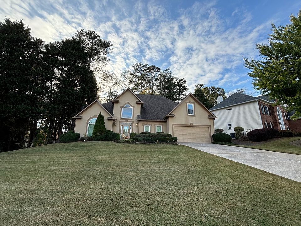 Flat and wide front yard on a cul-de-sac.