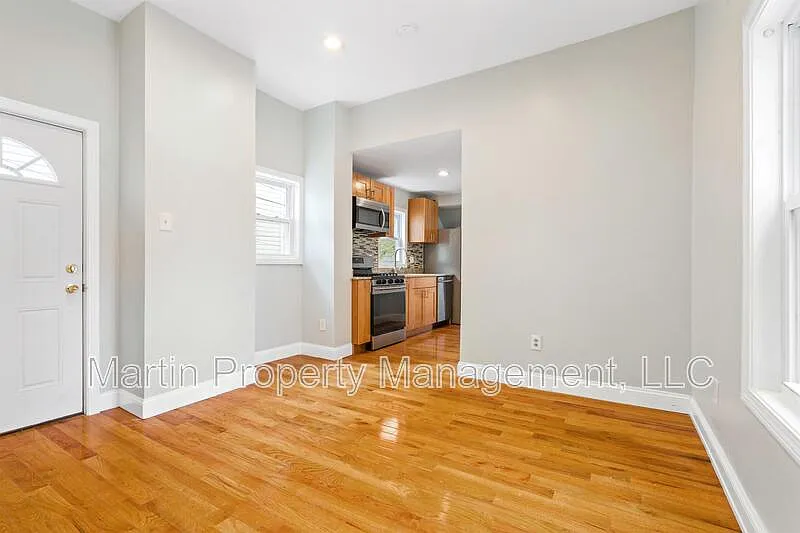 2 bed, 1.0 bath, 704 sqft, $2,800 — Photo 3