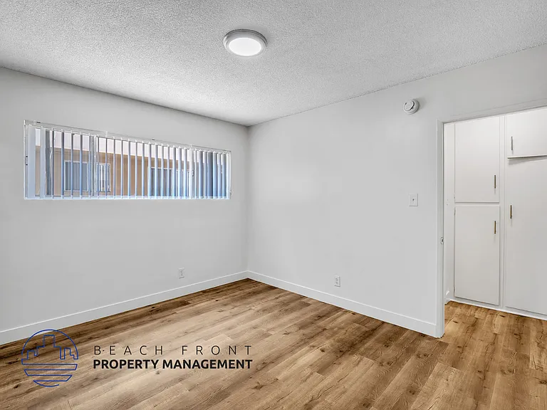 868 Victor Ave. — Photo 8