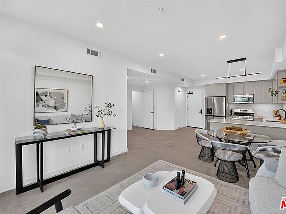 4th image of 904 S New Hampshire Ave #407