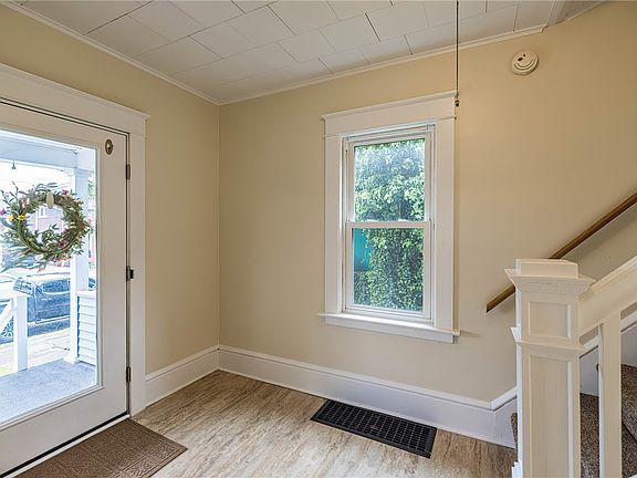 5th image of 440 Stafford Ave