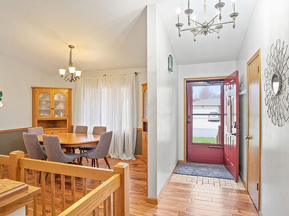 4th image of 209 W 26th St