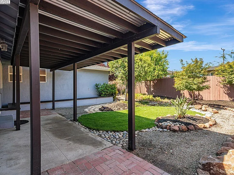 41819 Mahoney St — Photo 29