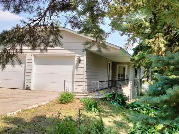 1786 Pleasant St, Lauderdale, MN 55113