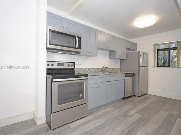 301 Gardens Dr APT 102, Pompano Beach, FL 33069