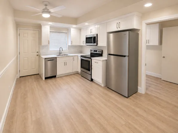 200 N Irena Ave APT C, Redondo Beach, CA 90277