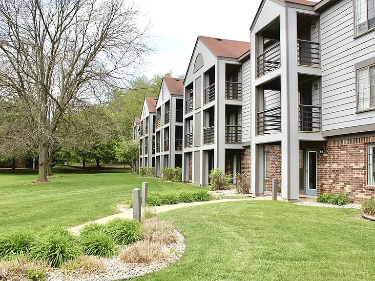 Emerald Park Apartments — Photo 20