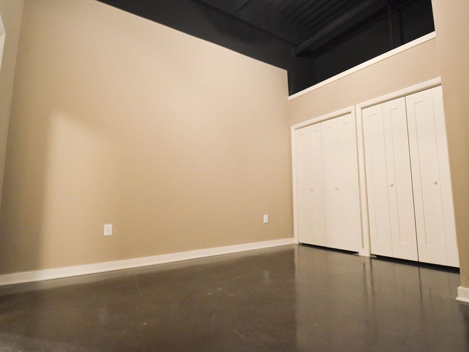 2nd image of 109 E Fleming Dr APT 213