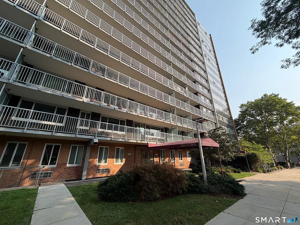 100 York St #8P