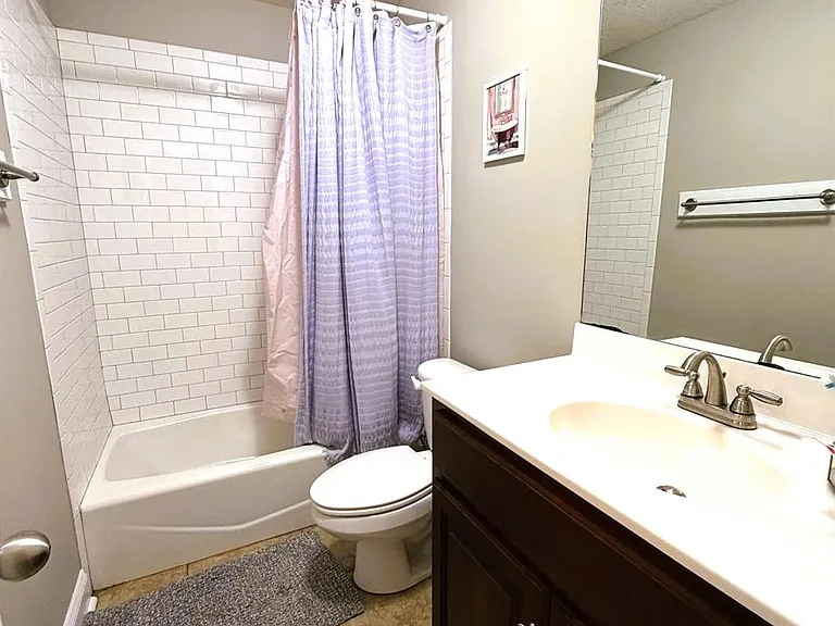 1628 Oxford Pl — Photo 2